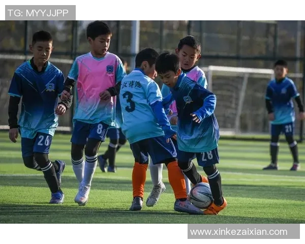 签约足球新纪元：探索职业联赛与青训体系的深度融合与发展