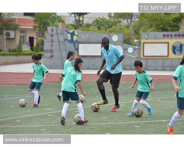 老婆踢足球的精彩瞬间展现她的活力与魅力让人惊叹不已